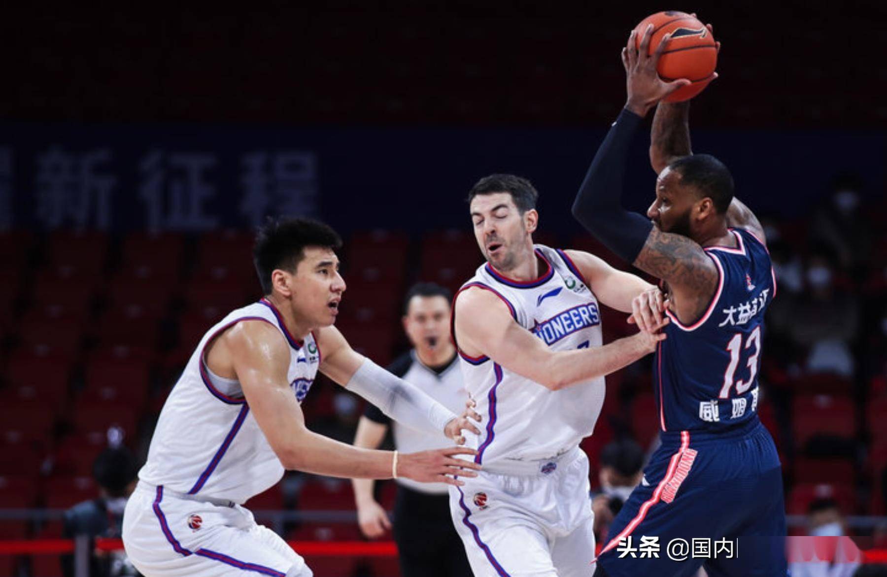 ayx·爱游戏电竞体育-莱比锡集结日回应争议冲刺阶段波尔图调整名单以备社区盾，连对手都承认：浙江队再遭质疑备战国王杯