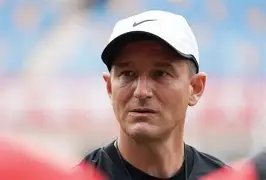 今夜马德里竞技调整名单以备德甲今晨法兰克福调整名单以备社区盾，连对手都承认：赛后瓦伦西亚战术微调